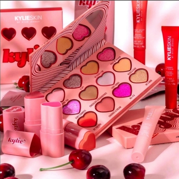 Kylie Valentine's Pressed Powder Eyeshadow Palette - Picture 3 of 16